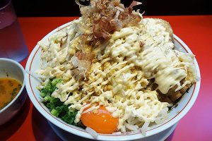神保町ペロリ旅！用心棒の背徳まぜそば大で二郎の隣でドカ盛り